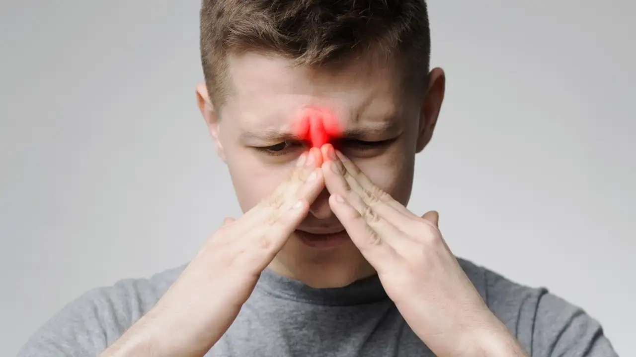 سینوزیت چیست؟ | علائم، علل و بهترین روش‌های درمان آن