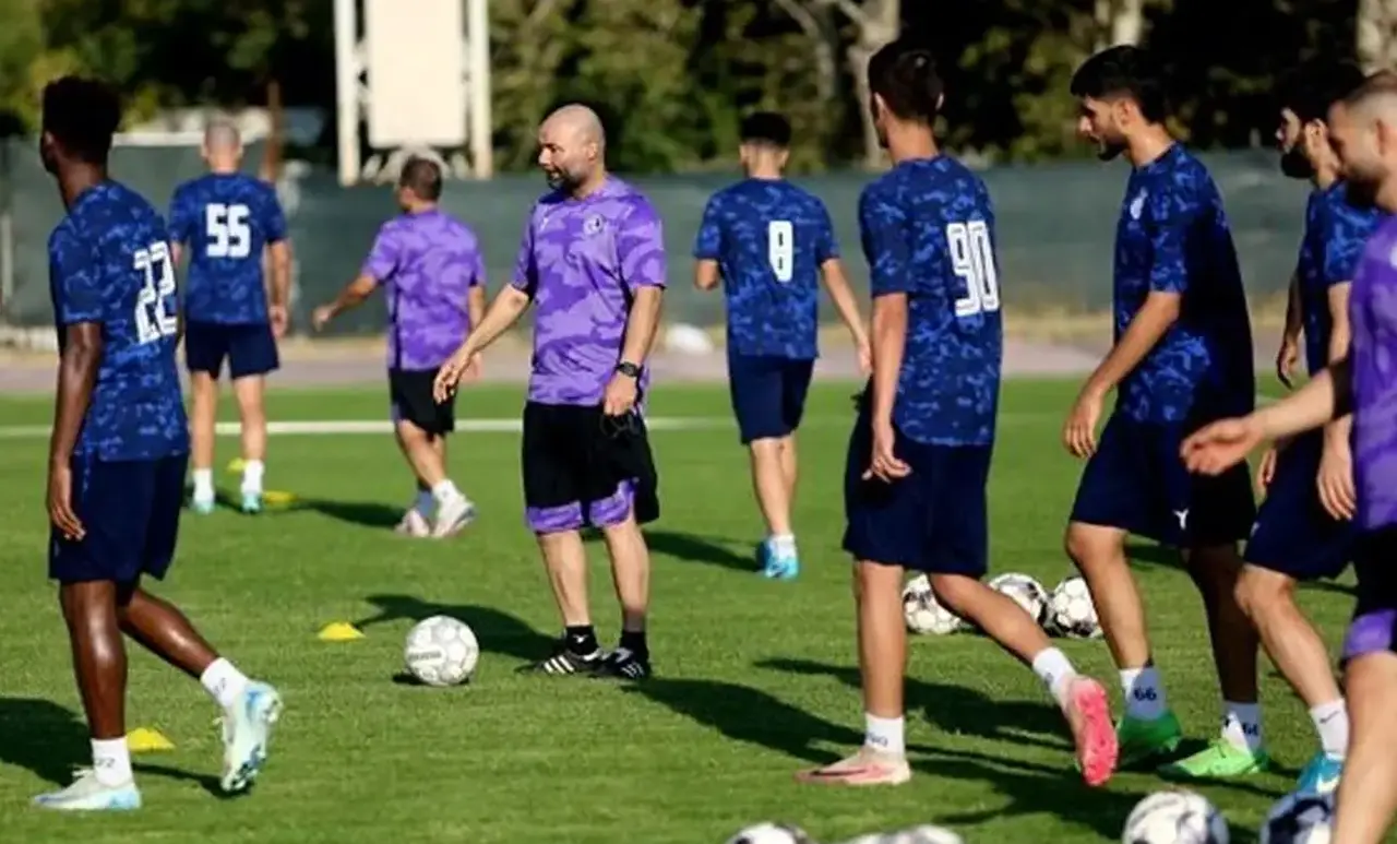 استقلال بدون سرمربی تمرین می کند؛ وضعیت کادر فنی نامشخص