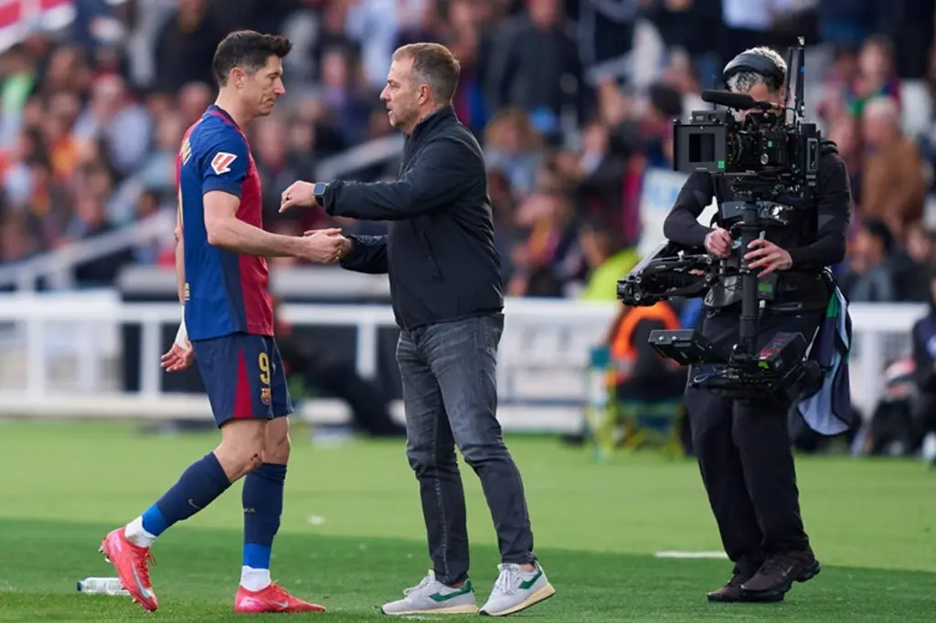 لواندوفسکی: برخی تیمها اتوبوس میچینند، اما بردن مهمترین چیز است