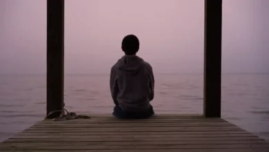 چرا اغلب به‌شدت درگیر گذشته هستیم؟ دلایل روانشناسی