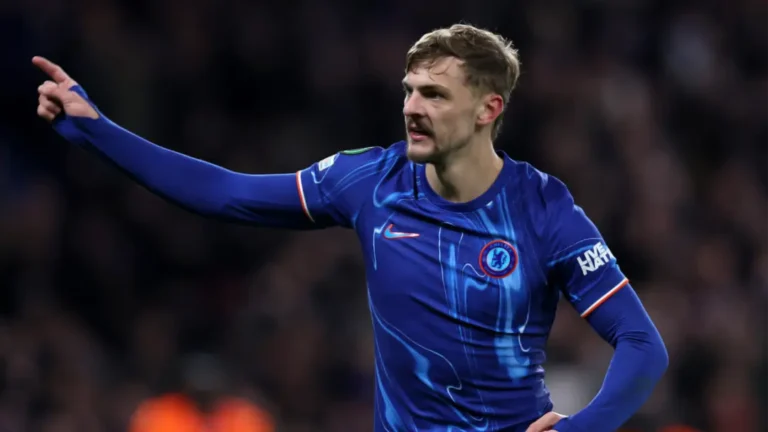 چلسی دوزبری-هال را با ۳۳ میلیون یورو به اورتون فروخت