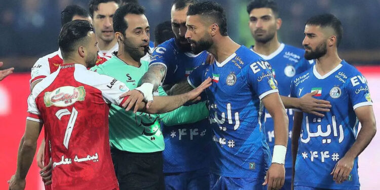 استقلال و پرسپولیس در انتظار ورزشگاه اختصاصی | وعده های دولت برای رفع مشکل