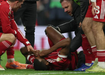 مصدومیت نگران‌کننده ایساک در بازی لیورپول و تاتنهام