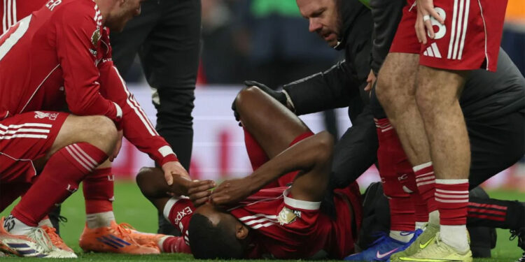 مصدومیت نگران‌کننده ایساک در بازی لیورپول و تاتنهام